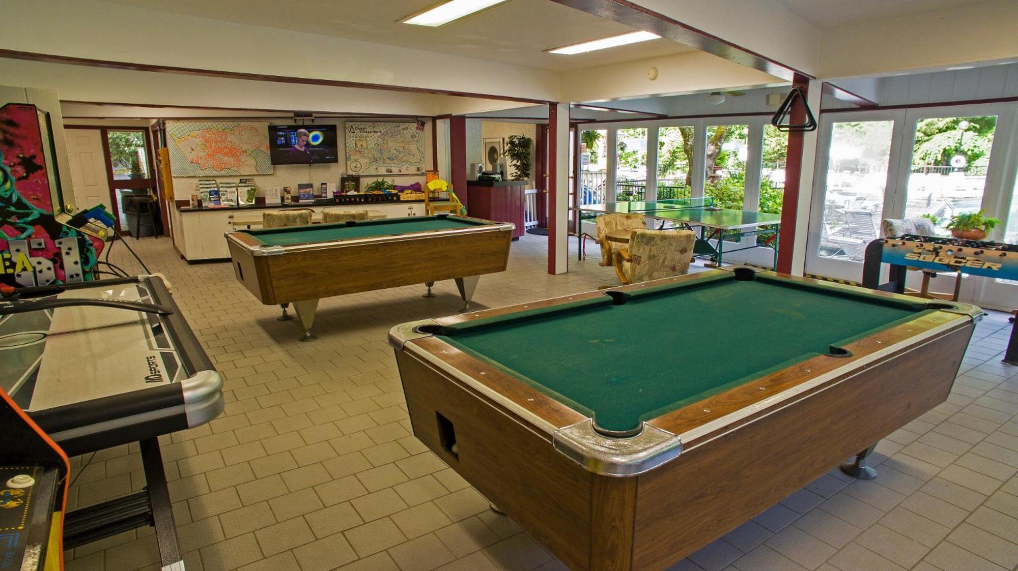Villa Three Bears Den, Hot Tub, Pool Table, Pool Access, 1089 Free Tickets Each Paid Day, Dollywood Inclu Gatlinburg Habitación foto
